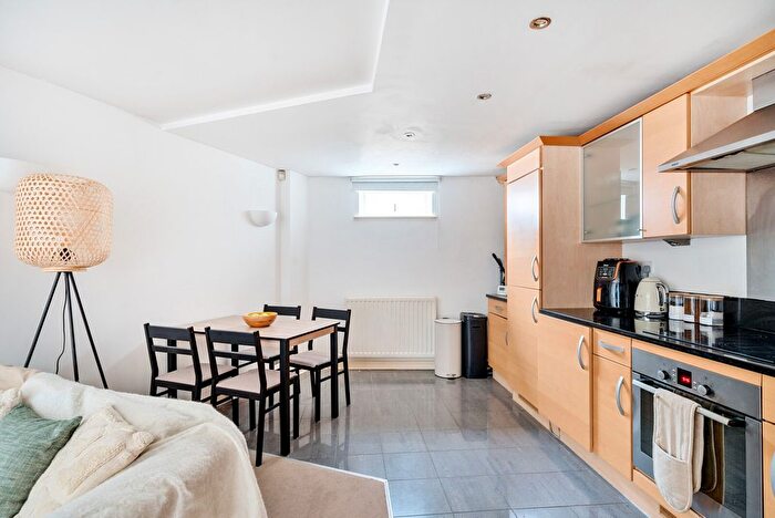 1 Bedroom Flat To Rent In High Street, Esher, KT10