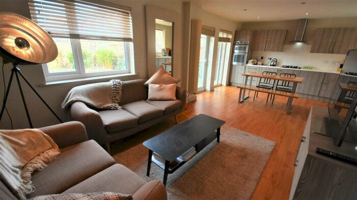 4 Bedroom Town House To Rent In Mackworth Street, Hulme, M15