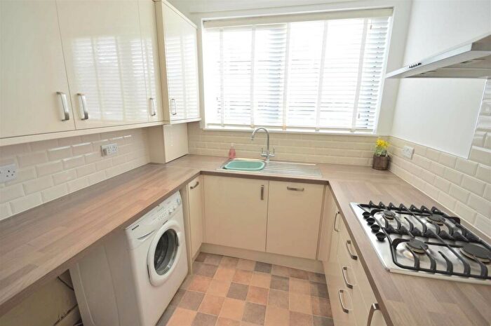 2 Bedroom Apartment To Rent In Temple Road, Sale, M33