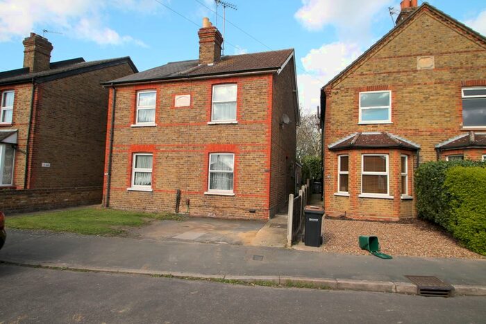 3 Bedroom Semi-Detached House To Rent In Wendover Road, Staines-Upon-Thames, TW18