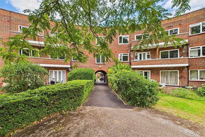 3 Bedroom Flat To Rent In Laleham Road, Staines-Upon-Thames, Surrey, TW18