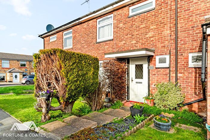 3 Bedroom Terraced House For Sale In Hollyfield, Harlow, CM19