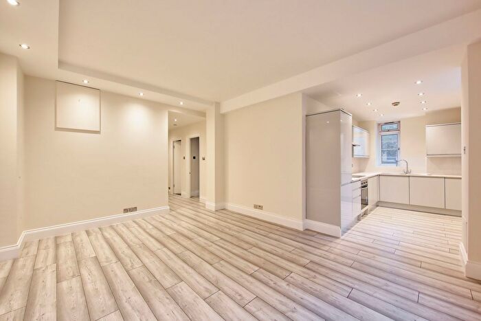 2 Bedroom Flat For Sale In Chatsworth Court Pembroke Road, London, W8