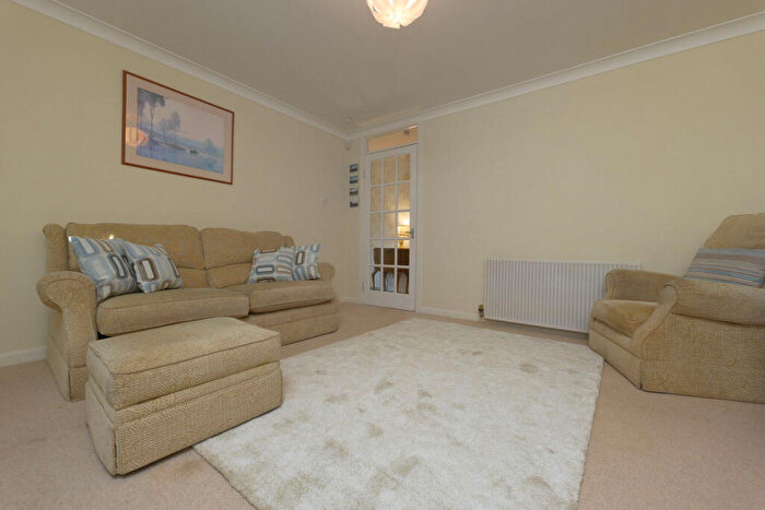 2 Bedroom Semi-Detached Bungalow For Sale In Craigburn Avenue, Houston, PA6