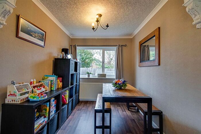 3 Bedroom Terraced House For Sale In Netherfield Avenue, Netherton, Wakefield, WF4