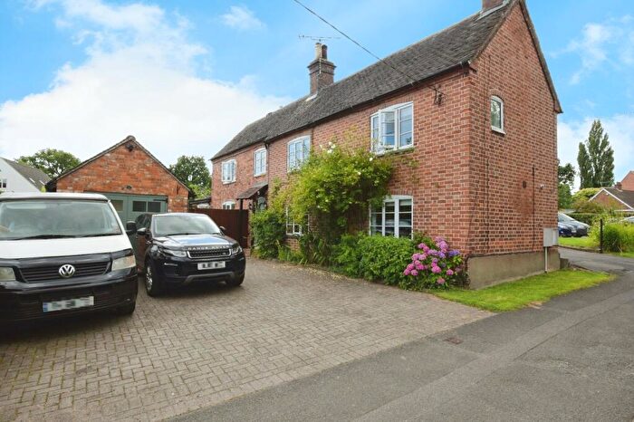 3 Bedroom Detached House For Sale In Hawkes Mill Lane, Allesley, Coventry, West Midlands, CV5