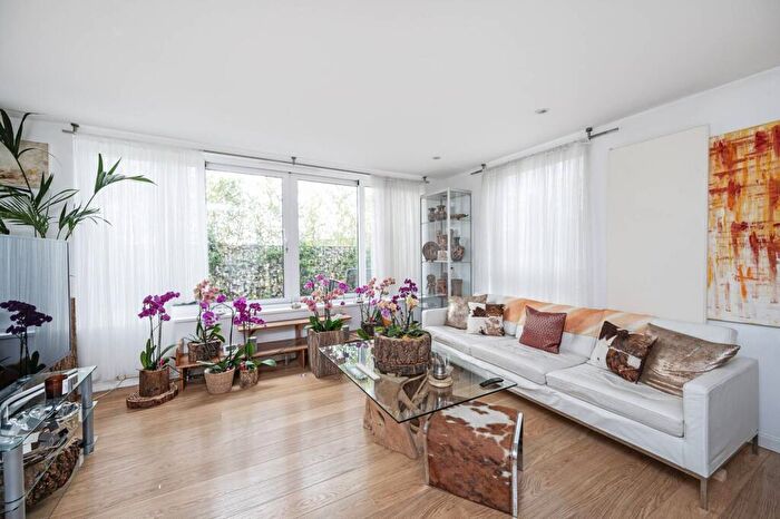 2 Bedroom Flat To Rent In Bacon Street, , Shoreditch, London, E2