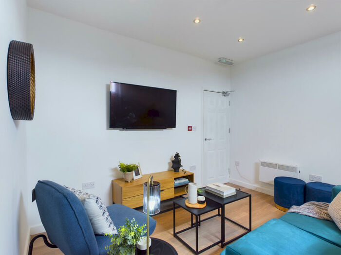 5 Bedroom Flat To Rent In Claremont Road, Manchester, Manchester, M14