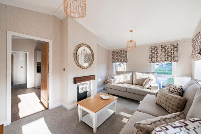 2 Bedroom Park Home For Sale In Belton Country Park, Stepshort, Great Yarmouth, NR31
