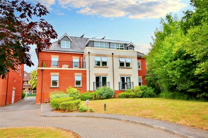2 Bedroom Flat To Rent In Claremont Avenue, Woking, Surrey, GU22