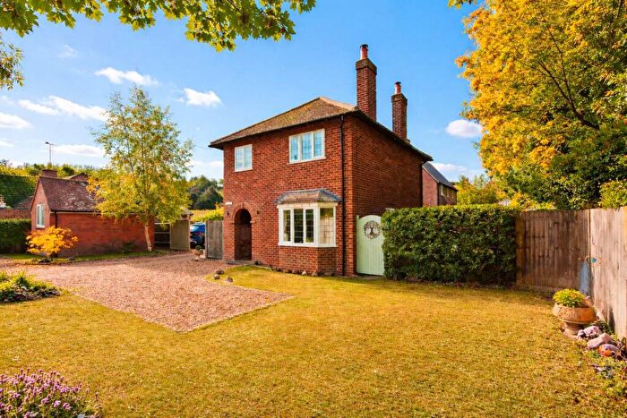 3 Bedroom Detached House For Sale In Pangside, Compton, RG20