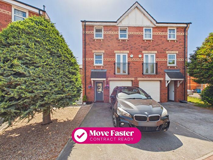 3 Bedroom Semi-Detached House For Sale In Philip Larkin Close, Hull, HU6