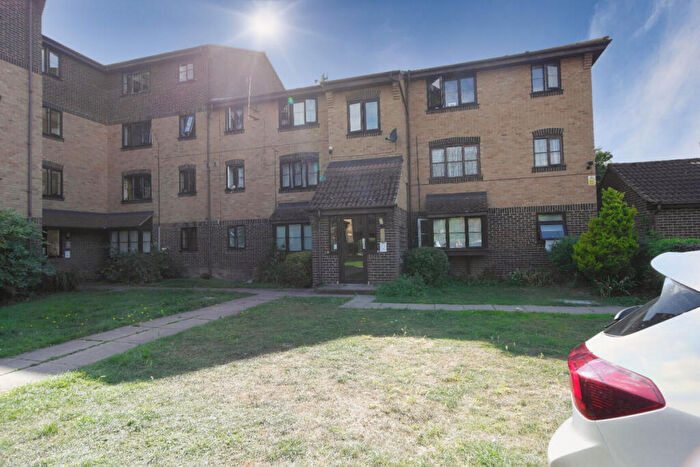 Studio For Sale In Conway Gardens, Grays, RM17
