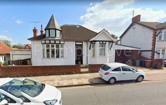 7 Bedroom Detached House To Rent In Grange Avenue Luton, LU4