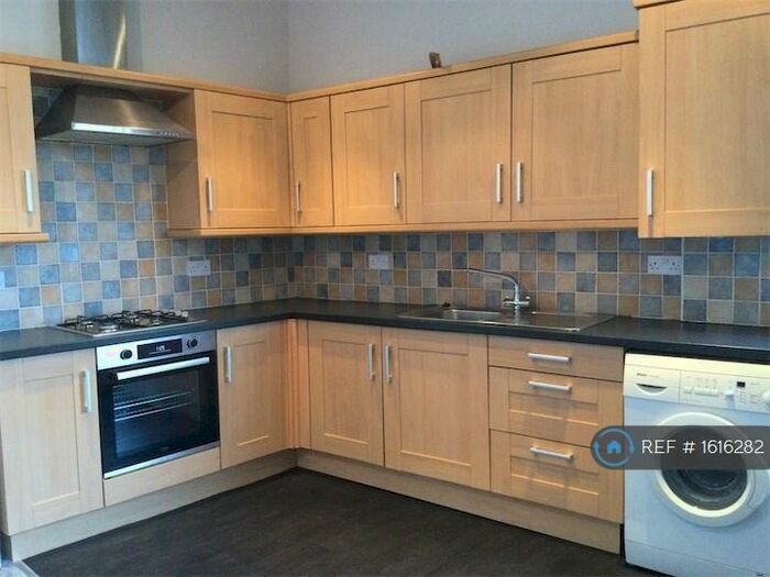 2 Bedroom Flat To Rent In Snydale Road, Cudworth, Barnsley, S72