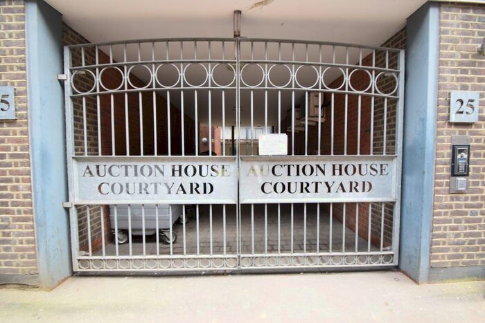 2 Bedroom Flat To Rent In Auction House Courtyard, John Street, Luton, Bedfordshire, LU1