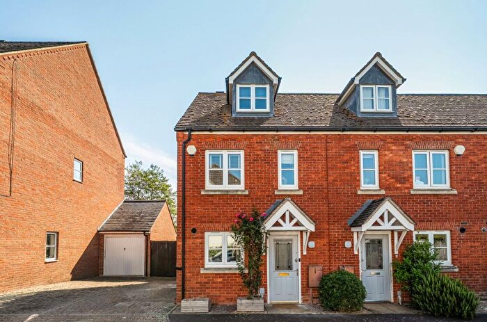 4 Bedroom End Of Terrace House For Sale In Barley Kiln Lane, Harrold, MK43