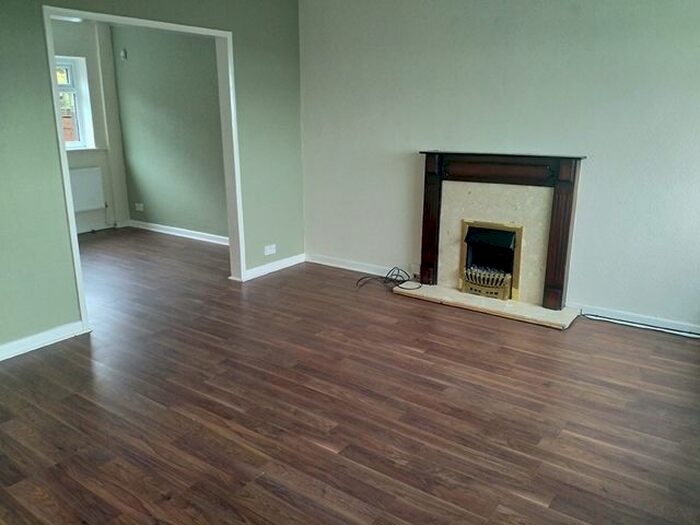 3 Bedroom Semi-Detached House To Rent In Saffron Drive, Oldham, OL4