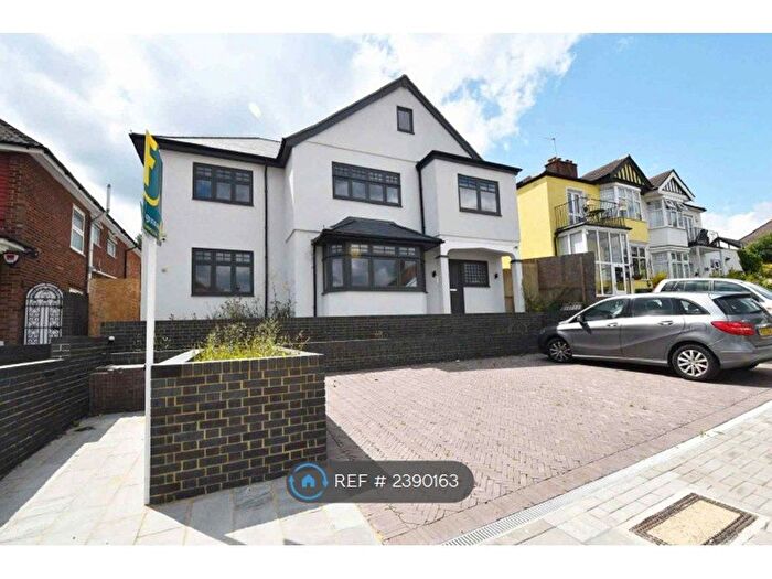 3 Bedroom Flat To Rent In Elmwood Avenue, Harrow, HA3