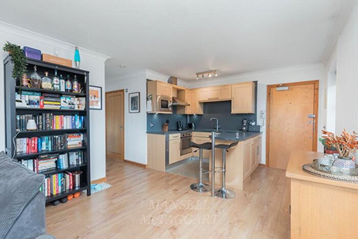 1 Bedroom Flat For Sale In Hermitage Road, East Grinstead, RH19