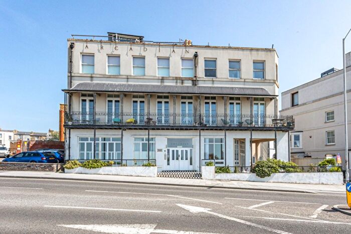 2 Bedroom Flat For Sale In Fort Hill, Margate, Kent, CT9