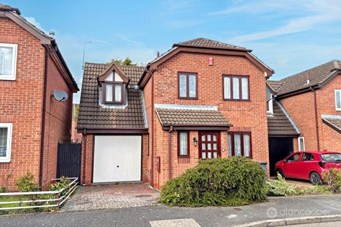 3 Bedroom Detached House For Sale In Kenilworth Drive, Weavers Green, Nuneaton, CV11