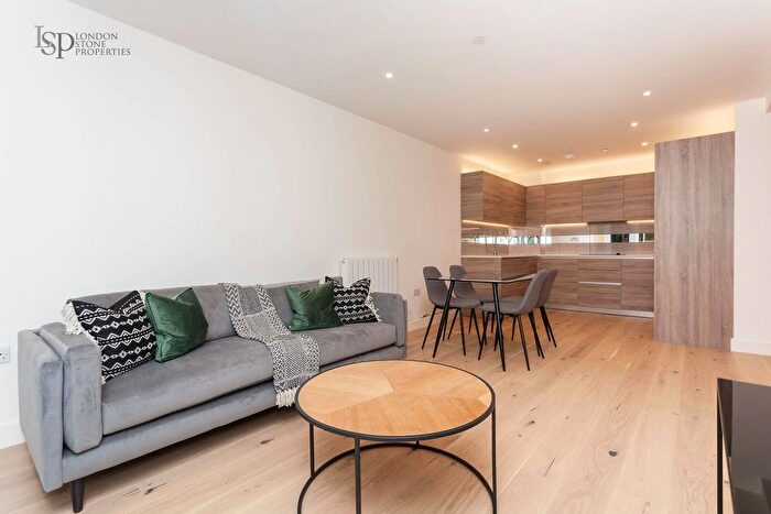 2 Bedroom Flat To Rent In Duke Of Wellington Avenue, Woolwich, London, SE18
