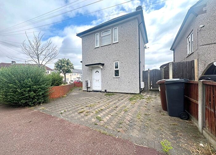 3 Bedroom Property To Rent In Bushgrove Road, Dagenham, RM8