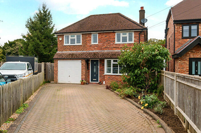 4 Bedroom Detached House For Sale In Birch Circle, Godalming, GU7