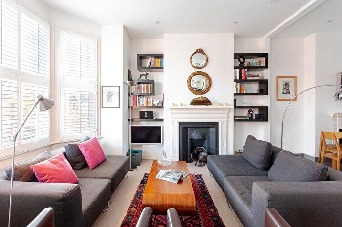 2 Bedroom Flat To Rent In Royal Borough Of Kensington And Chelsea, W10