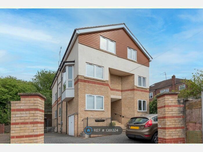 2 Bedroom Flat To Rent In Benton's Lane, London, SE27