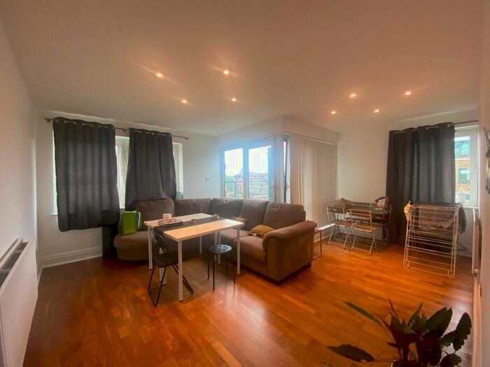 2 Bedroom Flat To Rent In Warren House, Beckford Close, London, W14