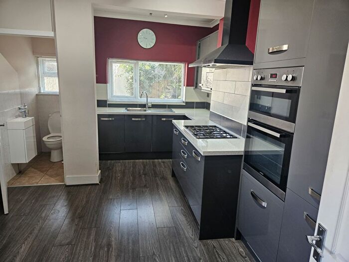4 Bedroom Detached House To Rent In Rotherfield Road, Enfield, EN3