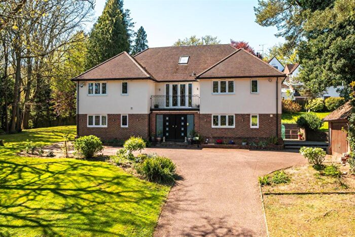 8 Bedroom House For Sale In Sandy Lane, Kingswood, KT20
