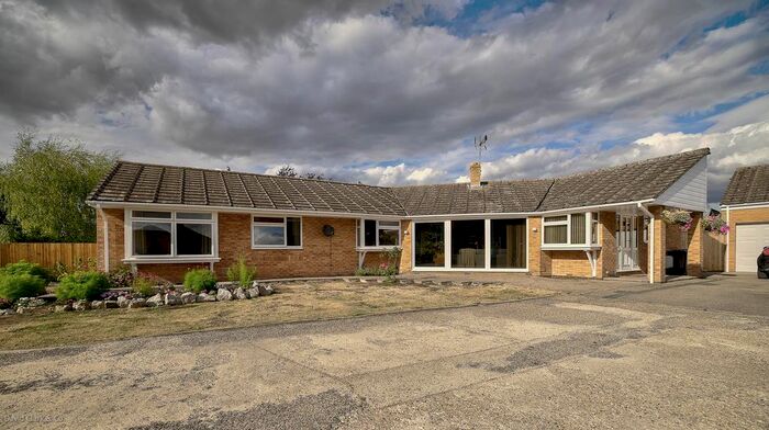 4 Bedroom Detached Bungalow For Sale In Wilton Gardens, Mepal, Ely, CB6