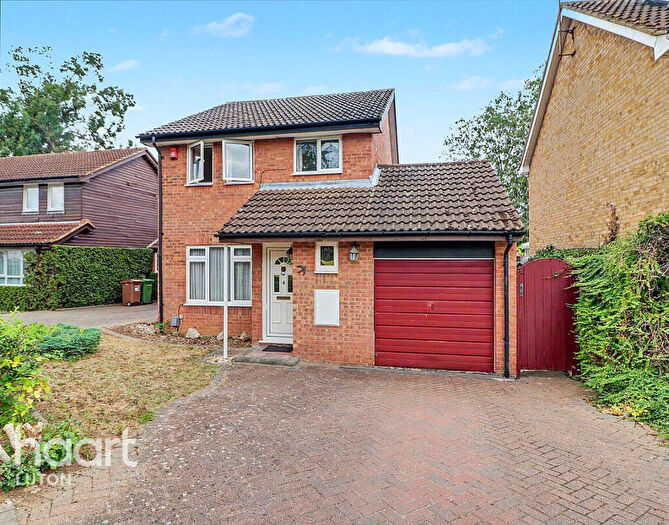3 Bedroom Detached House For Sale In Huckleberry Close, Luton, LU3