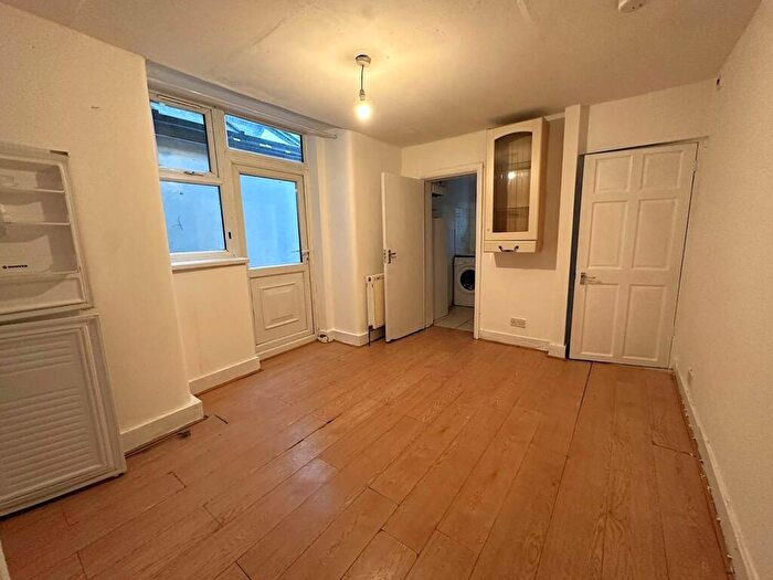 Studio To Rent In Windsor Road, Leyton, E10