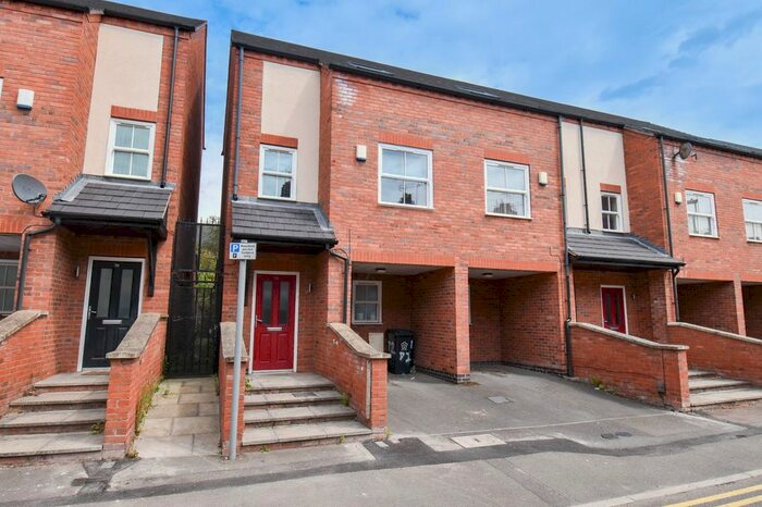 4 Bedroom Semi-Detached House To Rent In Eastleigh Road, Leicester, LE3