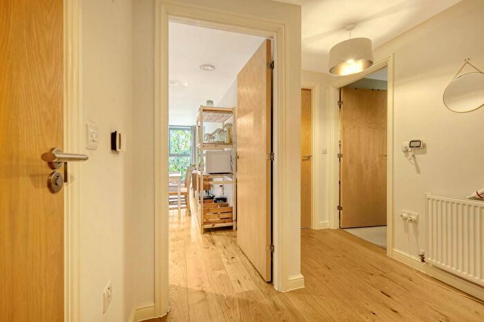2 Bedroom Apartment To Rent In Fulneck Place, Stepney Green, E1