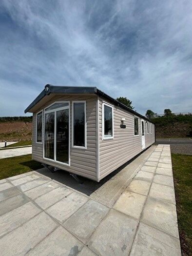 2 Bedroom Mobile/park Home For Sale In Pendine, Carmarthen, SA33