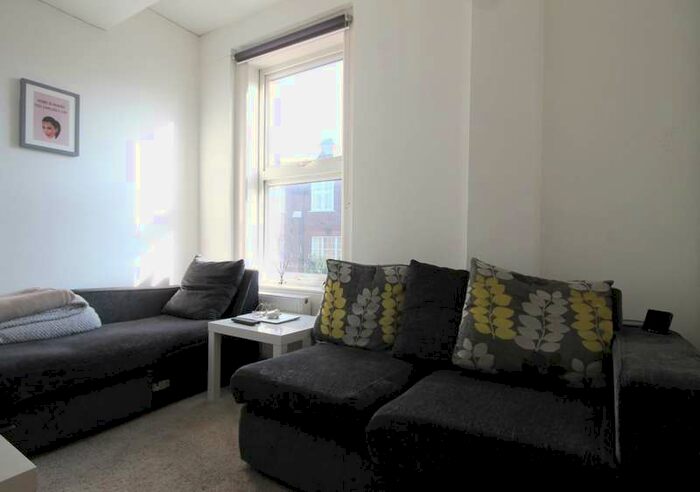 2 Bedroom Flat To Rent In Melville Road, Walthamstow, E17