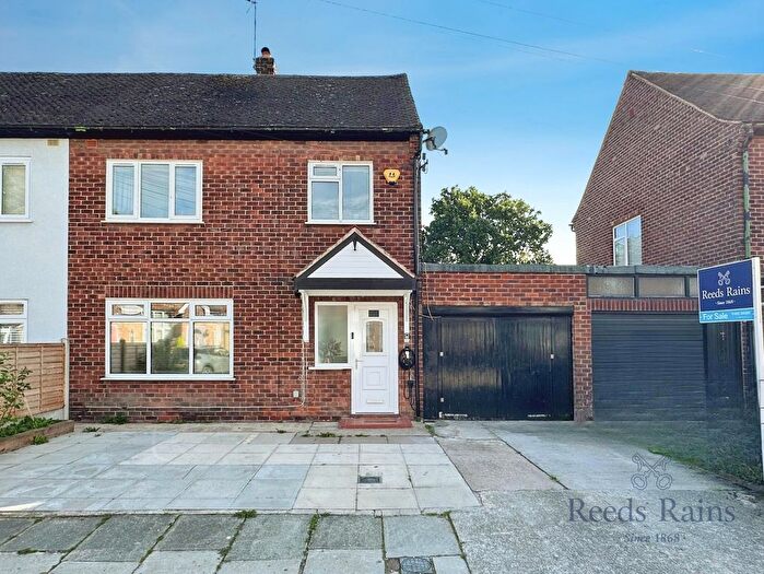 3 Bedroom Semi-Detached House For Sale In Brooke Avenue, Handforth, Wilmslow, Cheshire, SK9
