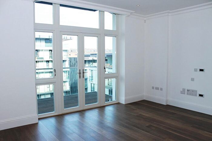 2 Bedroom Apartment To Rent In Sterling Mansions, Leman Street, London, E1