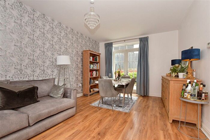 3 Bedroom Detached House For Sale In Three Fields Road, Tenterden, Kent, TN30