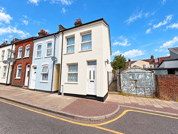 2 Bedroom Terraced House For Sale In Highbury Road, Luton, Bedfordshire, LU3