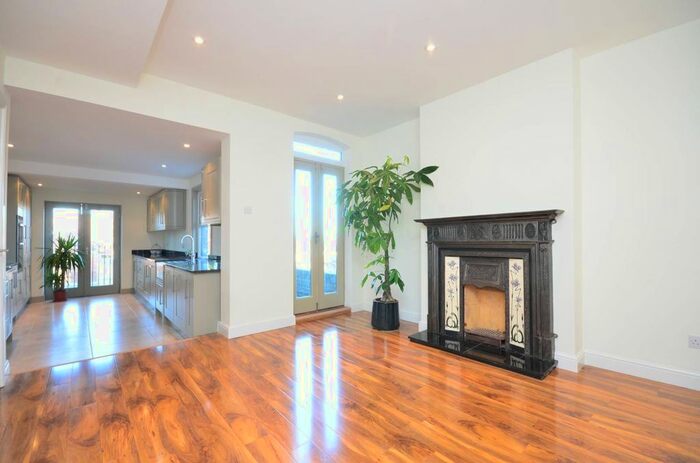 4 Bedroom End Of Terrace House To Rent In Testard Road, Guildford, GU2