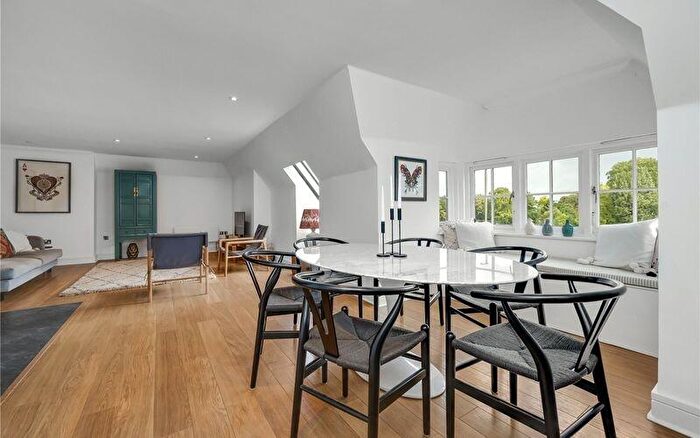 1 Bedroom Flat To Rent In Bridge Road, East Molesey, KT8