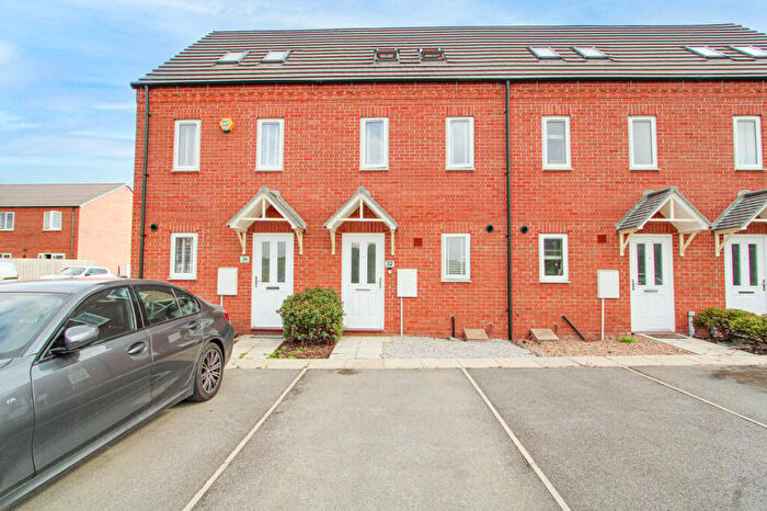 3 Bedroom Terraced House To Rent In Summit Drive, Bessacarr, Doncaster, DN4