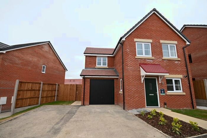 3 Bedroom Detached House To Rent In Hatton Trail, Darwen, BB3