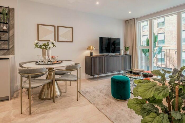 2 Bedroom Apartment For Sale In Stoke Gardens, Slough, SL1